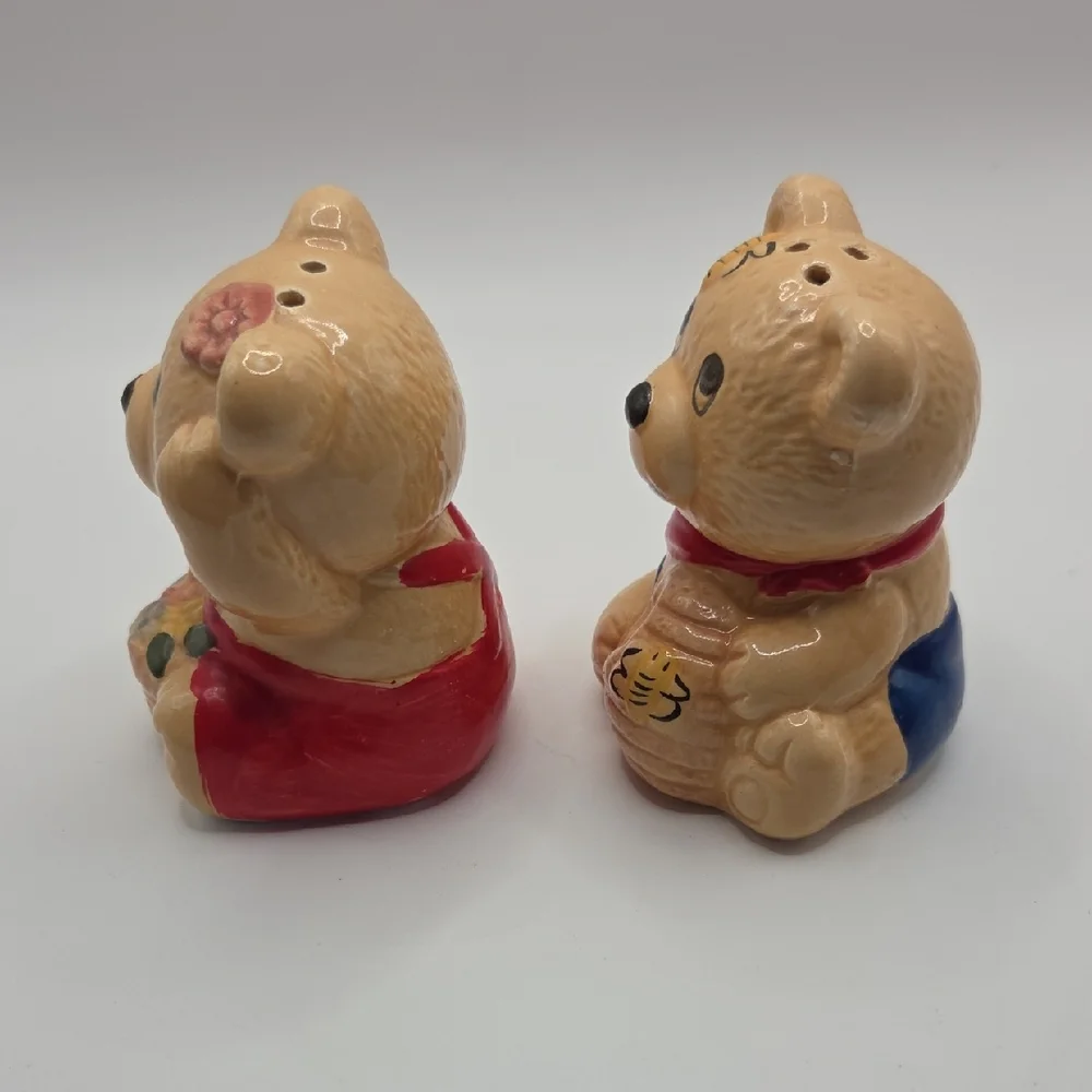Salt and Pepper Shakers - Red and Blue. Bears. Vintage